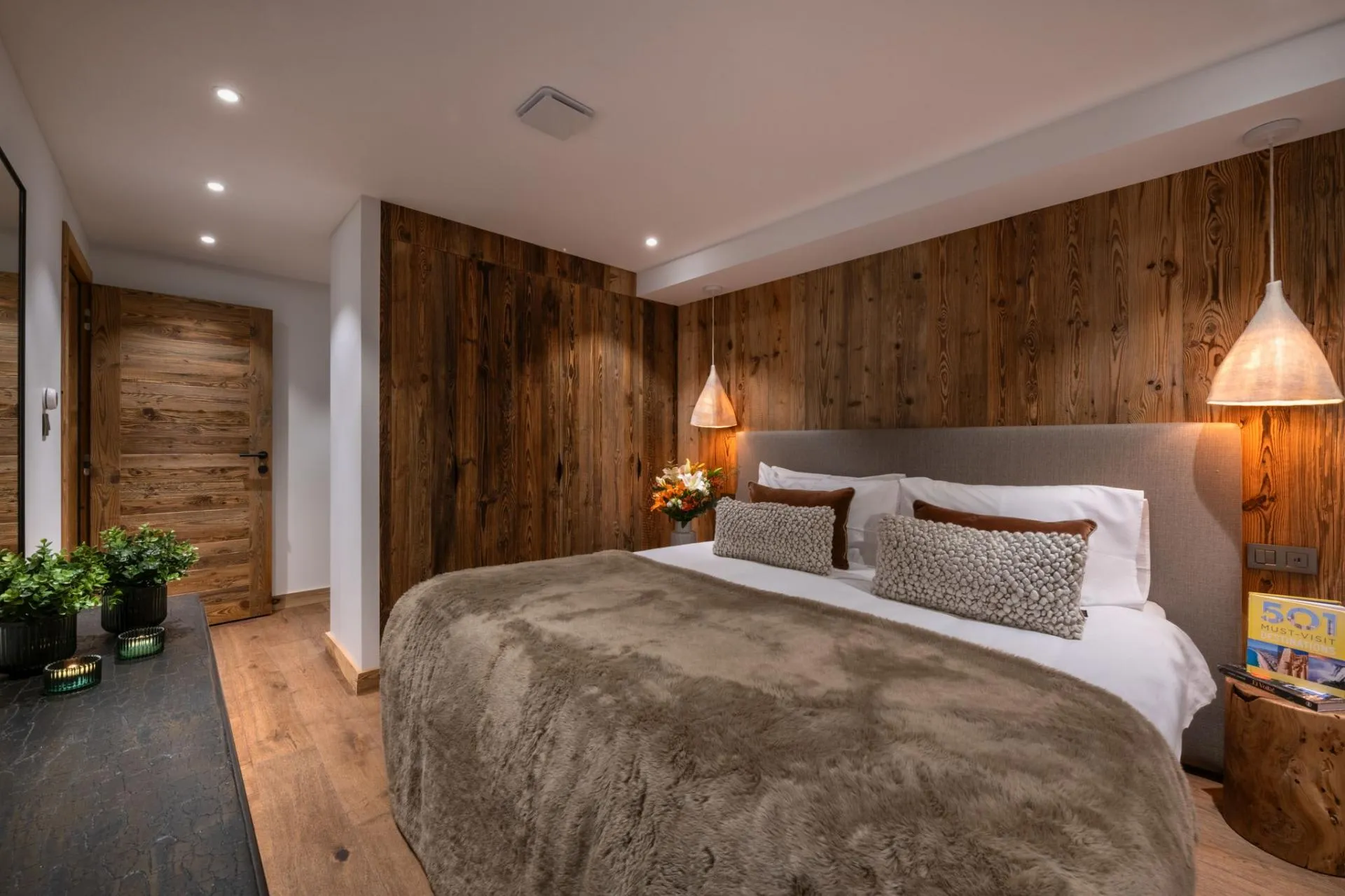 Flexible double or twin bedroom with timber accent walls