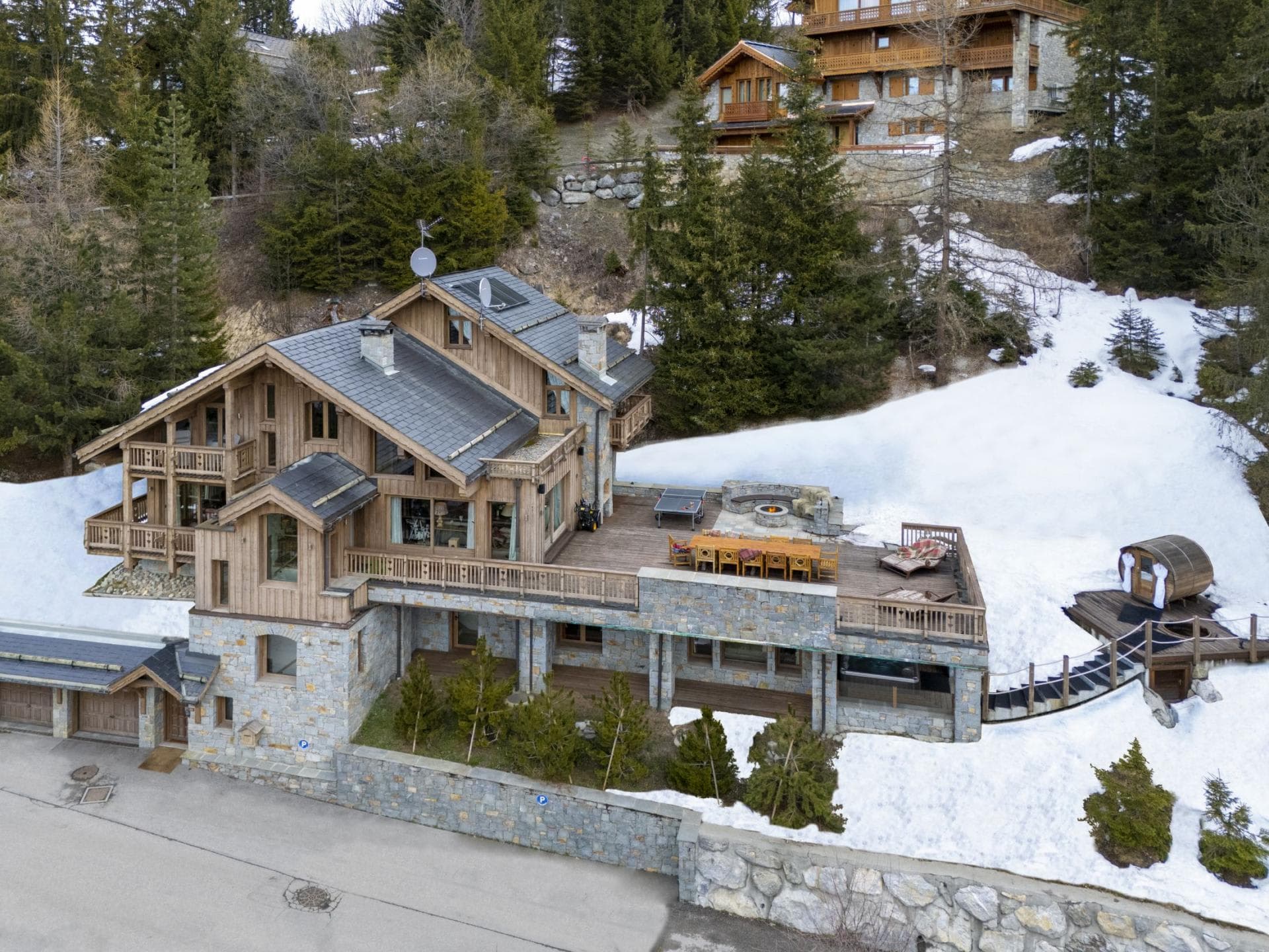 Ski-in chalet with sun deck, barrel sauna, and outdoor fire pit