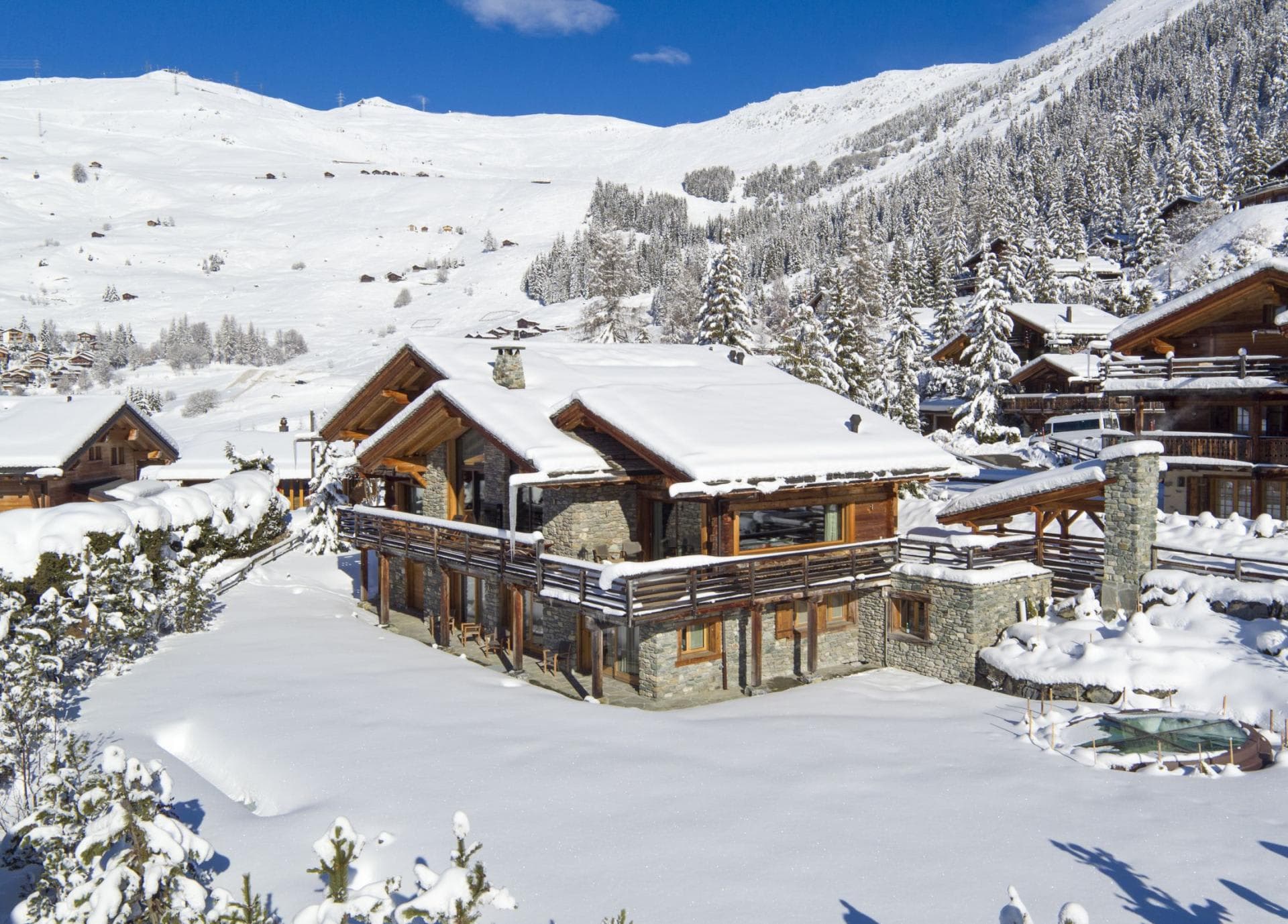Ski-in chalets with private terraces and direct access to mountain slopes
