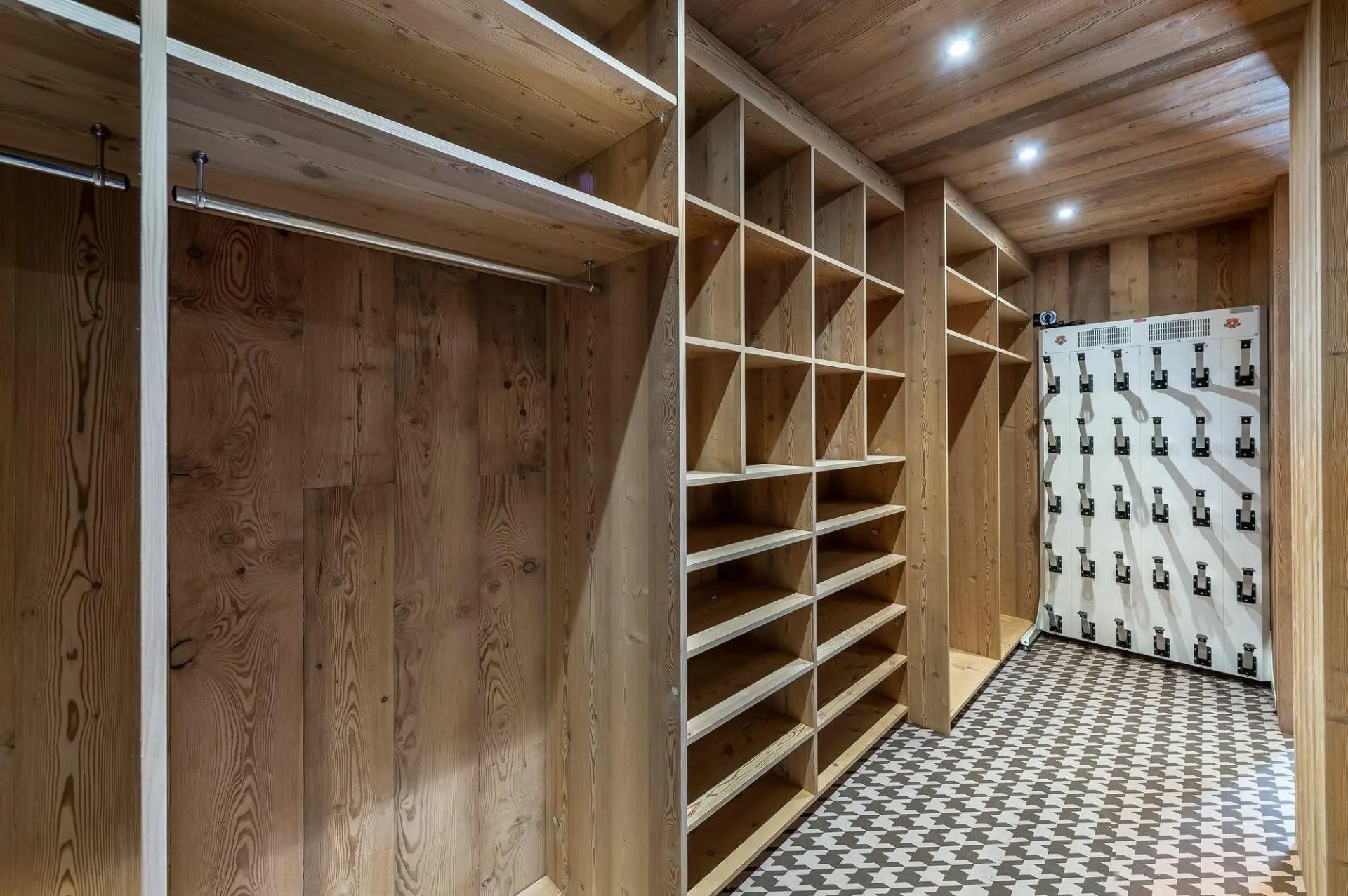 Ski room with storage and hanging space