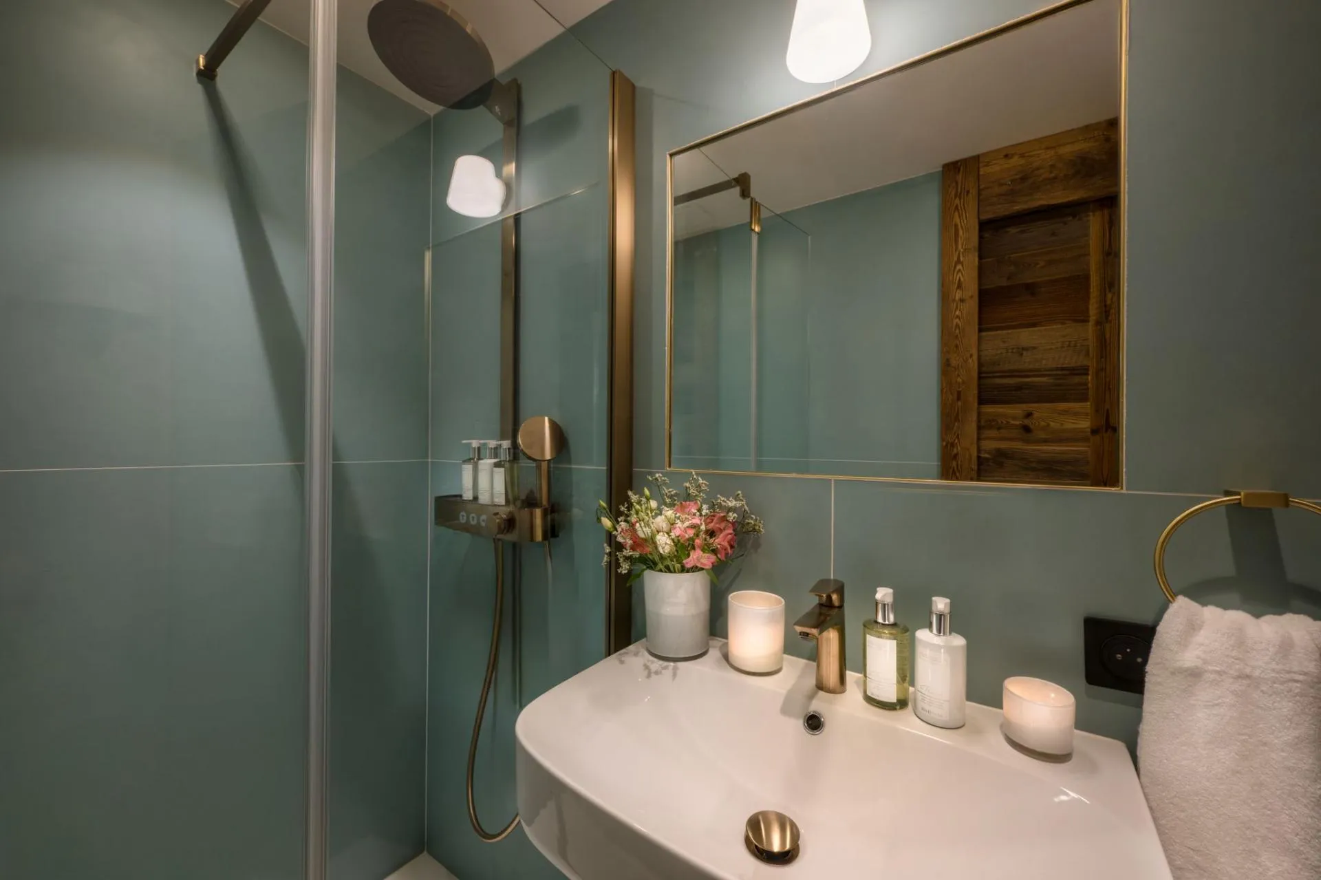 Shower room with a walk-in shower and brass fixtures