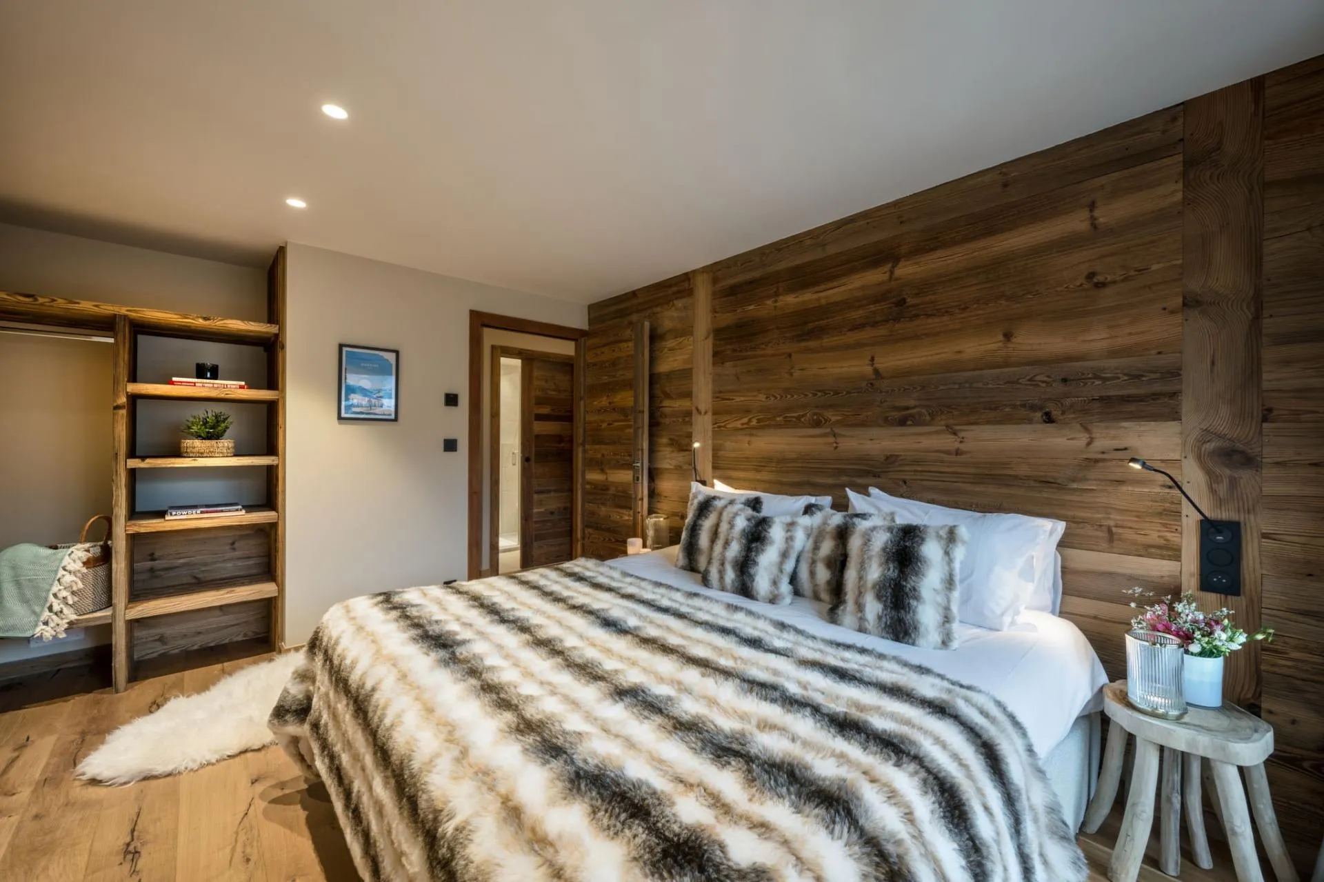 Double or twin bedroom with open shelving and timber finishes