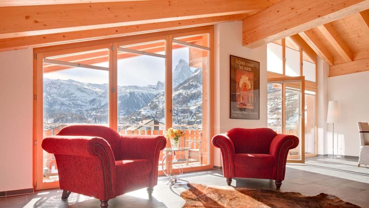 Lounge seating with floor-to-ceiling windows overlooking the Matterhorn