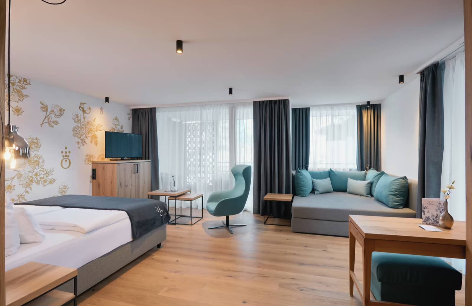 Studio suite with king bed, daybed, and private balcony access