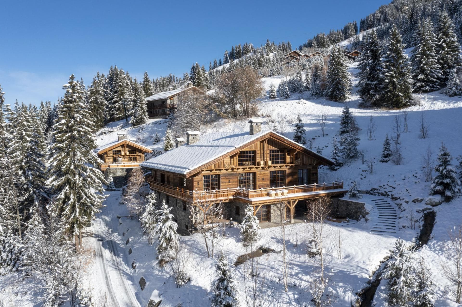 Ski-in/ski-out chalet with wrap-around balcony and mountain views