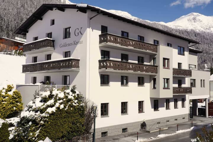 Goldenes Kreuz exterior with private balconies and mountain views