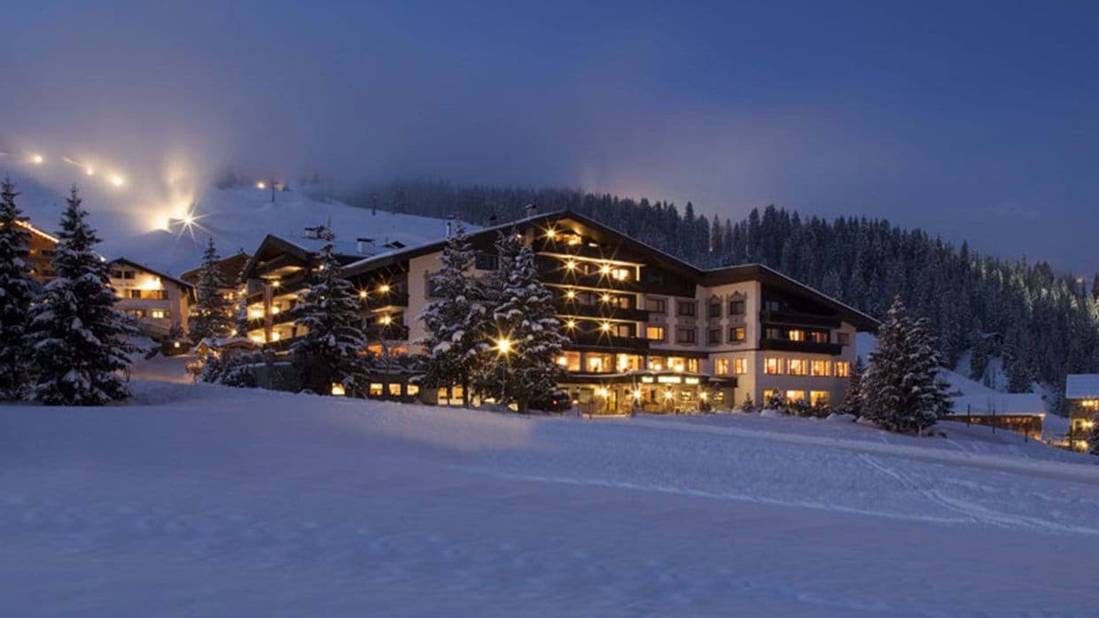 Alpine lodge with direct ski-in/ski-out access to illuminated night slopes