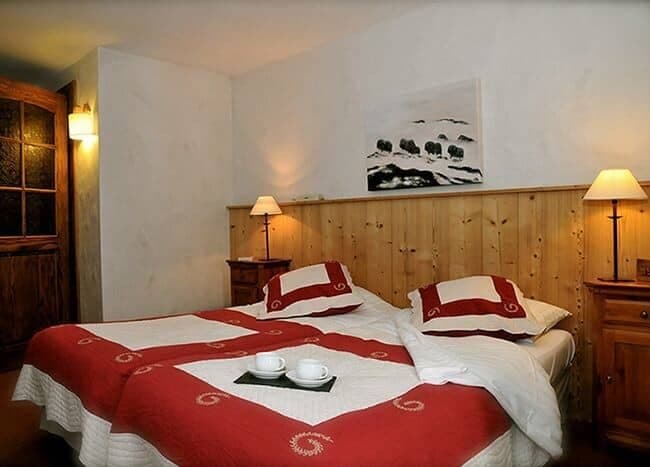 Guest bedroom with two twin beds and pine wood paneling