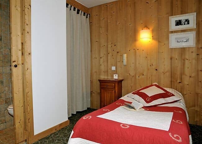 Guest bedroom with single bed and private ensuite bathroom