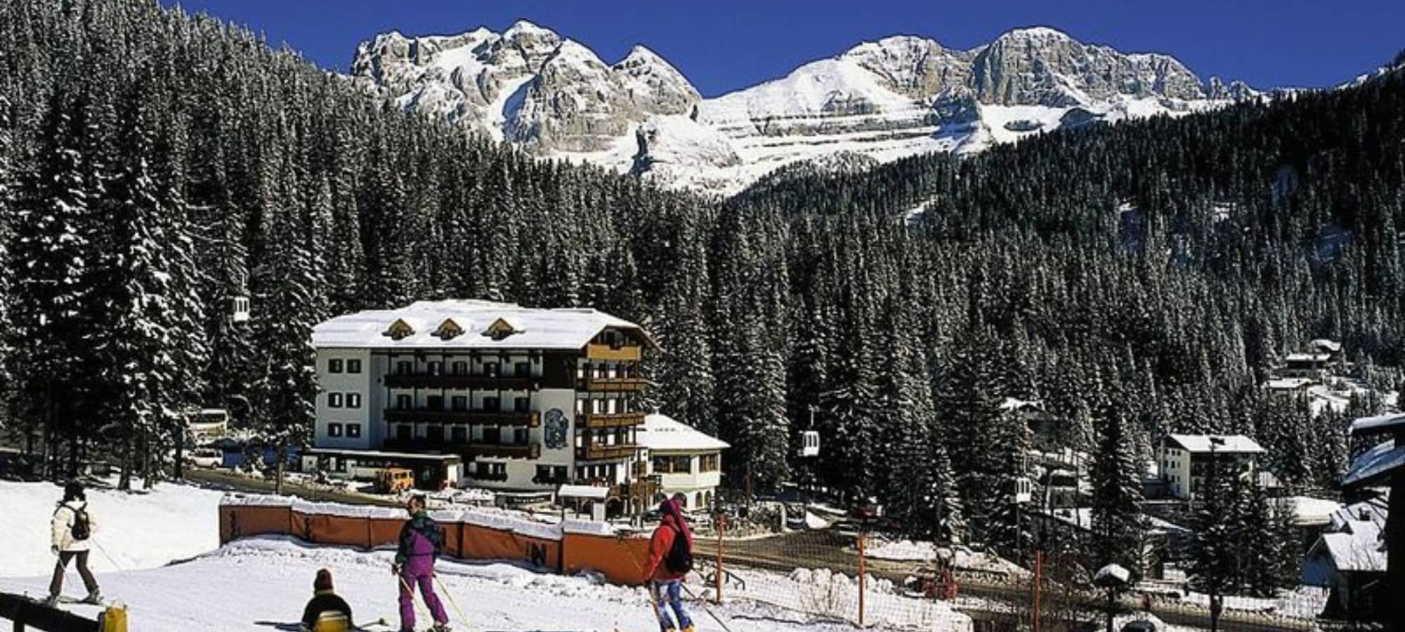 Mountain lodge with direct slope access and nearby gondola