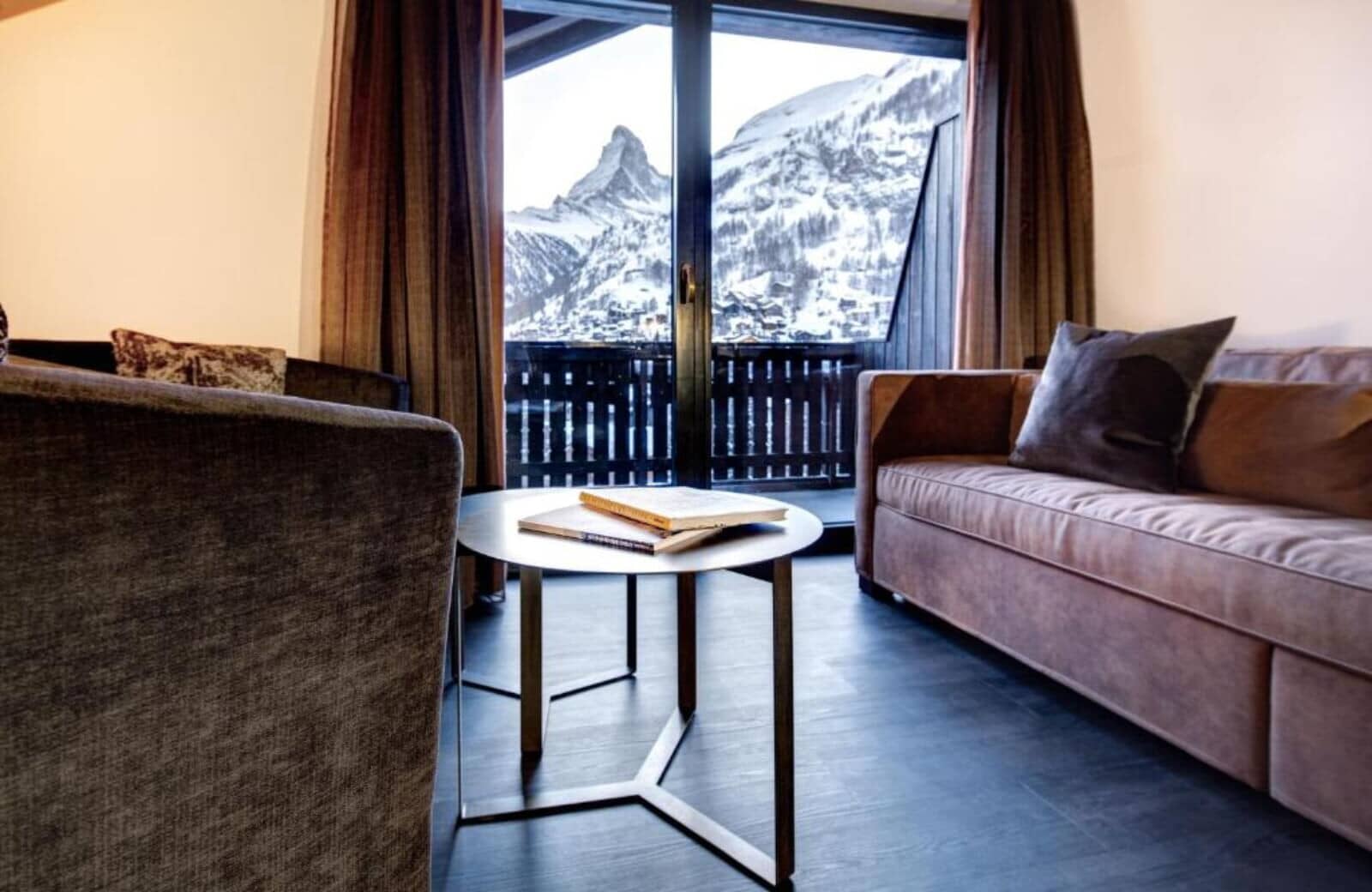Living room with balcony access and direct Matterhorn view