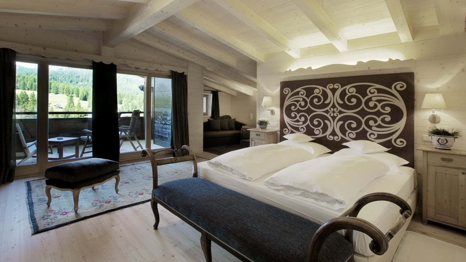 Primary bedroom with king bed, balcony access, and mountain views