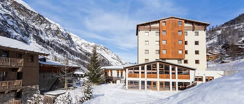 Ski-in/ski-out chalet with mountain views and direct slope access