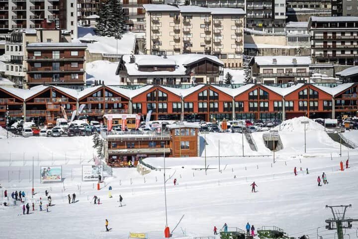 Ski-in/ski-out access via the nursery slopes and main resort area