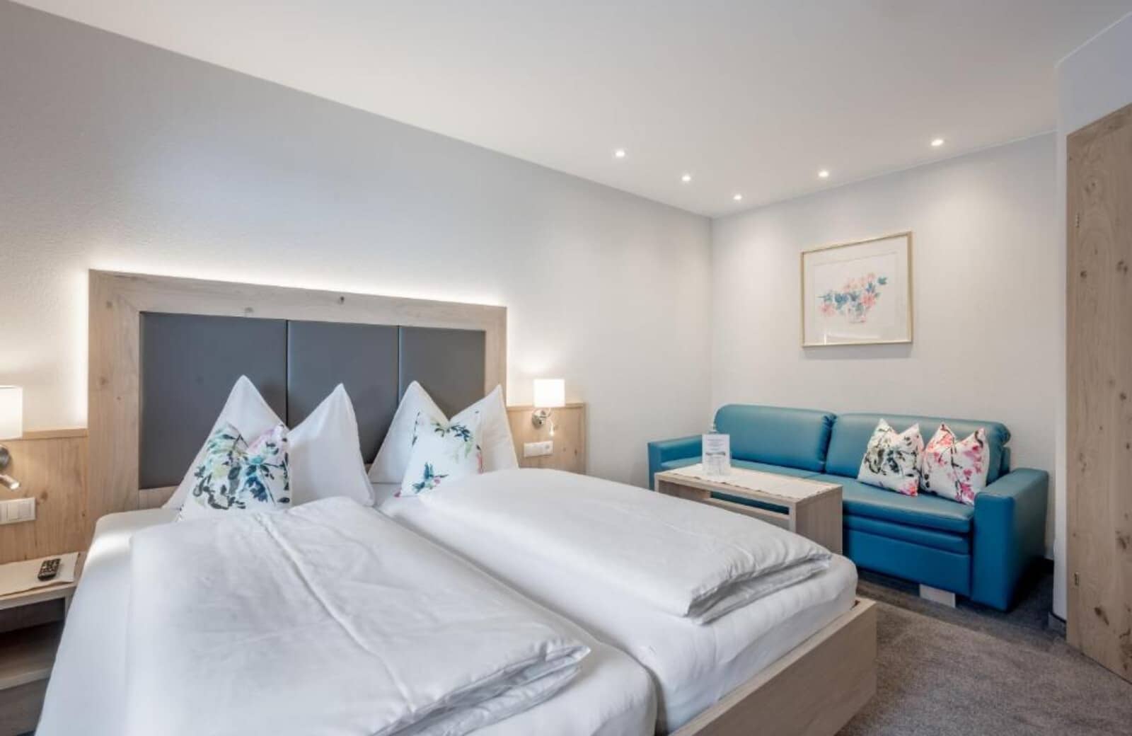 Guest bedroom with king bed and pull-out sofa sleeper