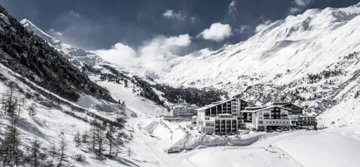 Ski-in, ski-out resort location with direct access to alpine runs