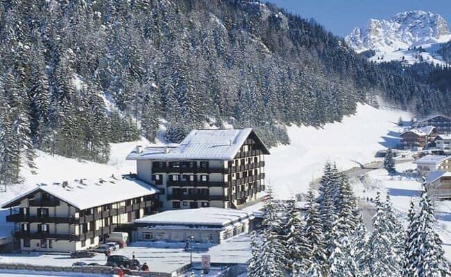 Ski-in/ski-out lodge with parking and direct access to mountain slopes