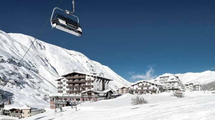 Ski-in, ski-out access with direct proximity to chairlifts