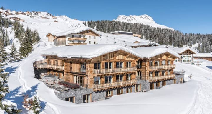 Ski-in/ski-out chalet with private sun terrace and mountain views