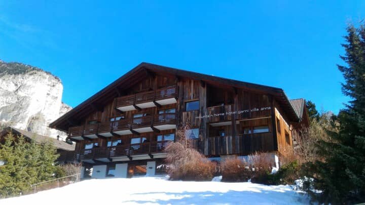 Chalet with private balconies and mountain views