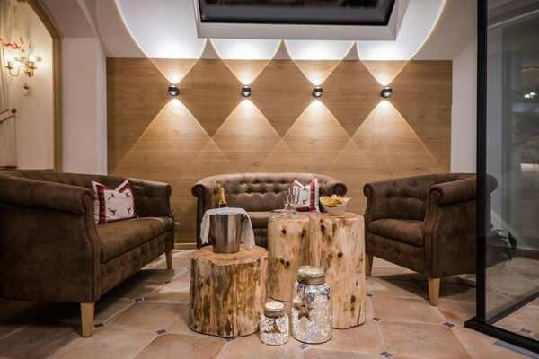 Lounge with Chesterfield seating for 5; log-stump coffee tables