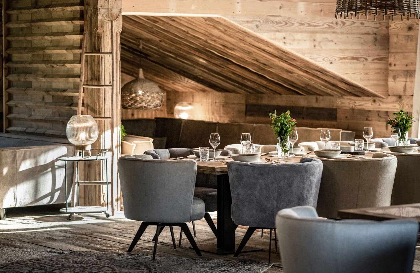 Dining area with seating for 10 and adjacent lounge nook