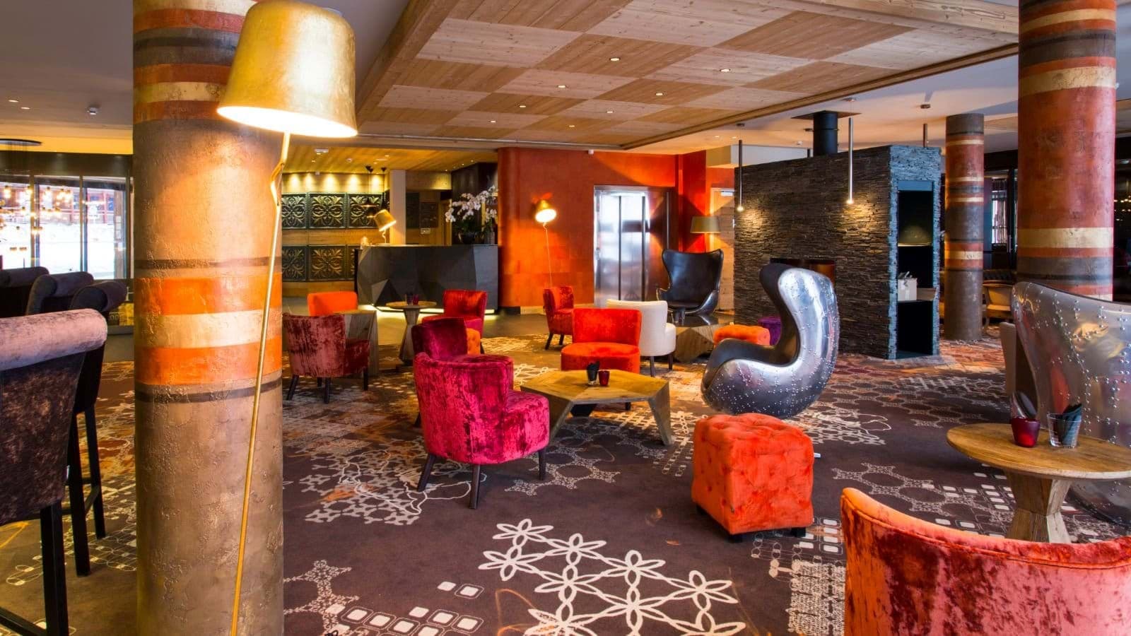 Shared lobby lounge with cocktail bar and stone-cladded fireplace