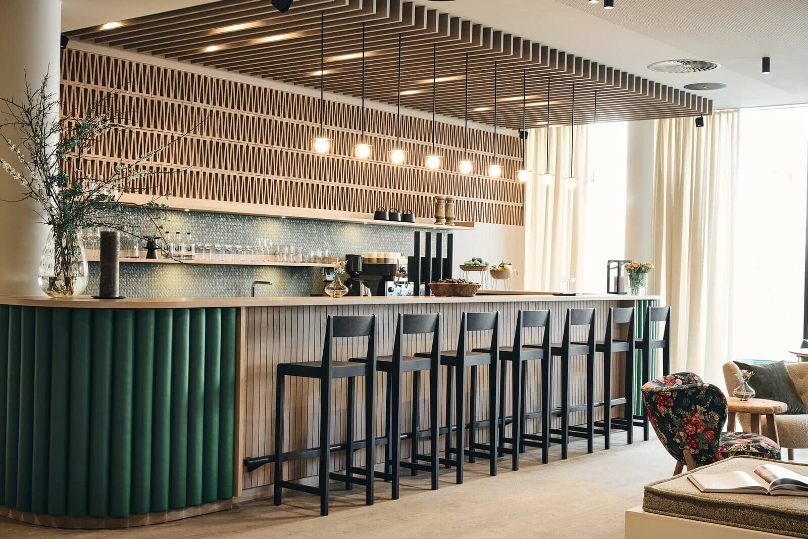 Coffee and cocktail bar with seating for 7 and espresso machine