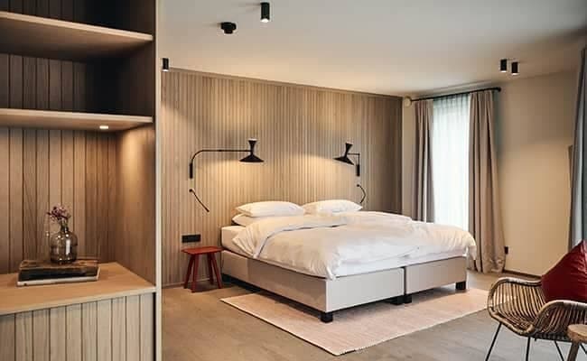 Bedroom with split-king bed and adjustable swing-arm reading lights