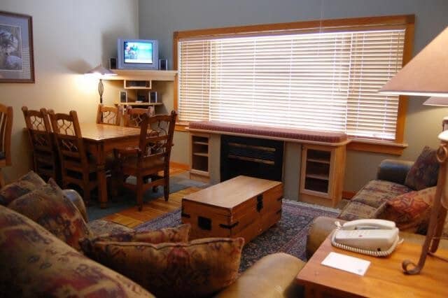 Open-plan living area featuring dining for 6 and built-in window seat