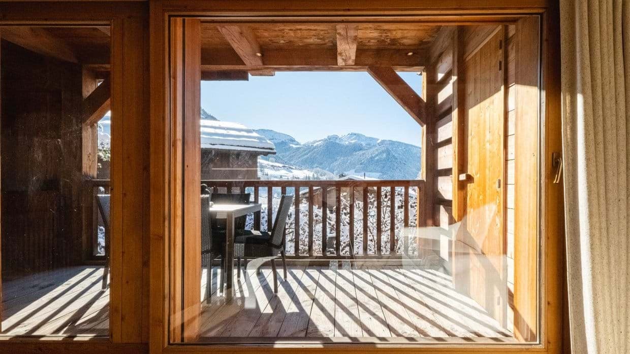 Covered balcony with mountain views and outdoor dining for 4