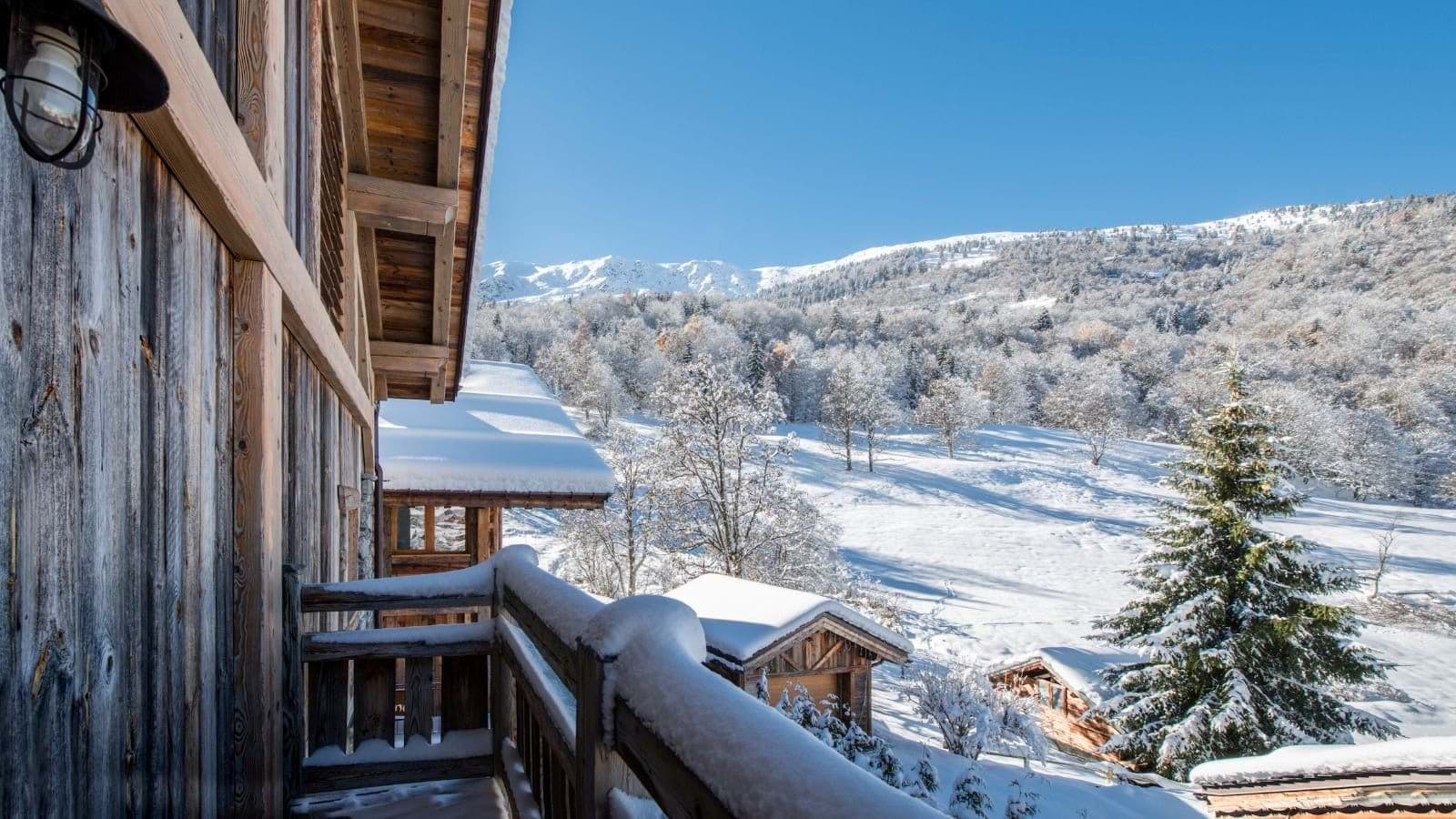 Private balcony with mountain views and direct proximity to ski slopes