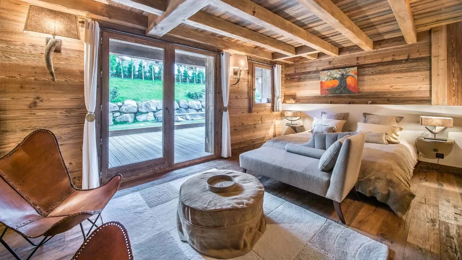 Guest bedroom with deck access and configurable twin-to-king bedding