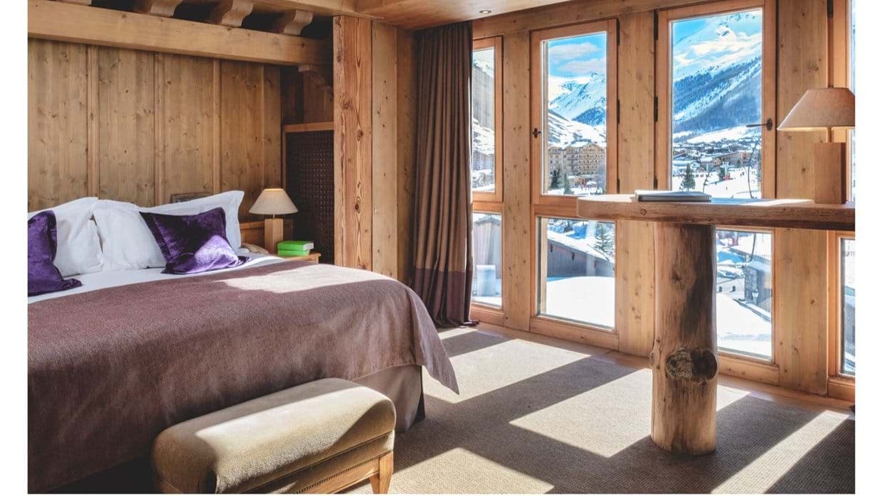 Bedroom with king bed and floor-to-ceiling mountain views