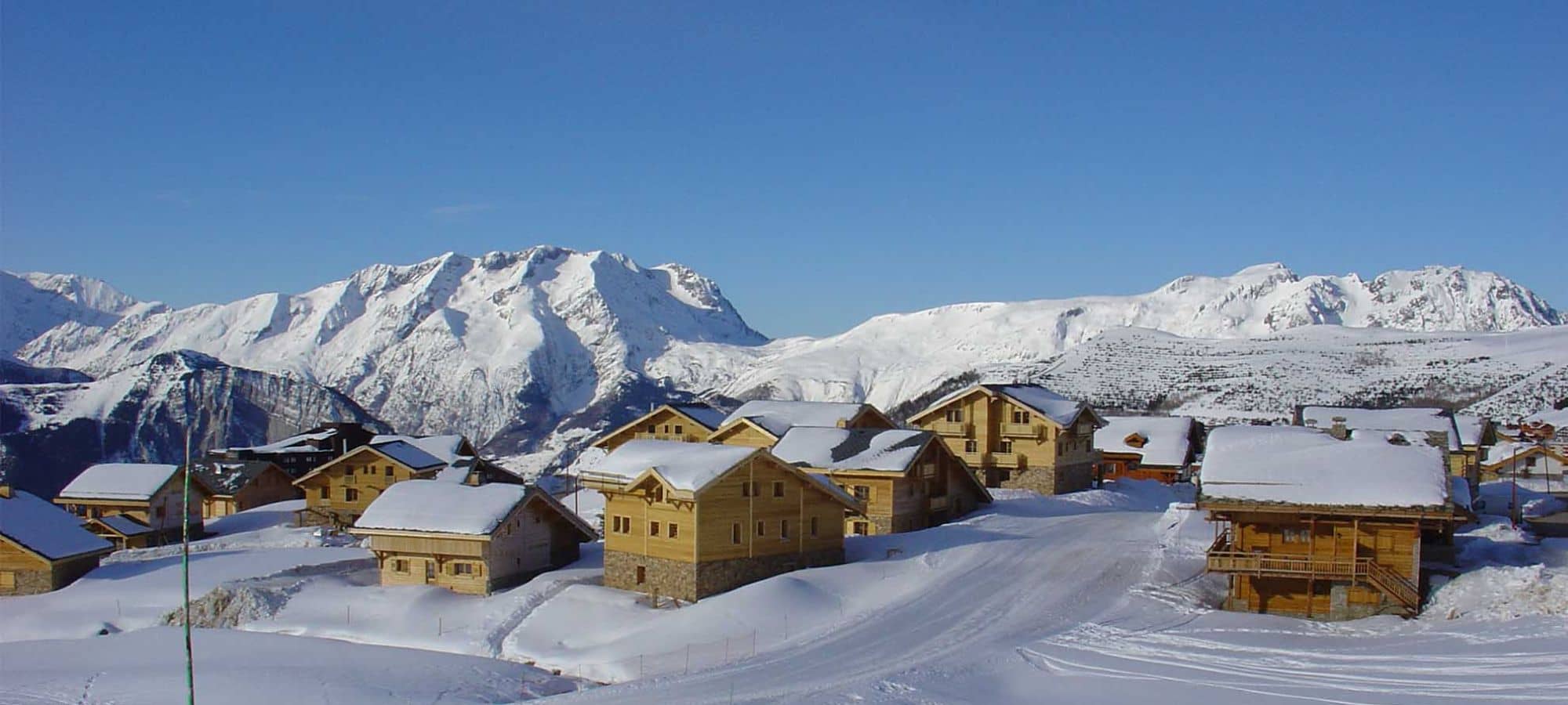 Ski-in ski-out chalets with direct access to groomed mountain trails