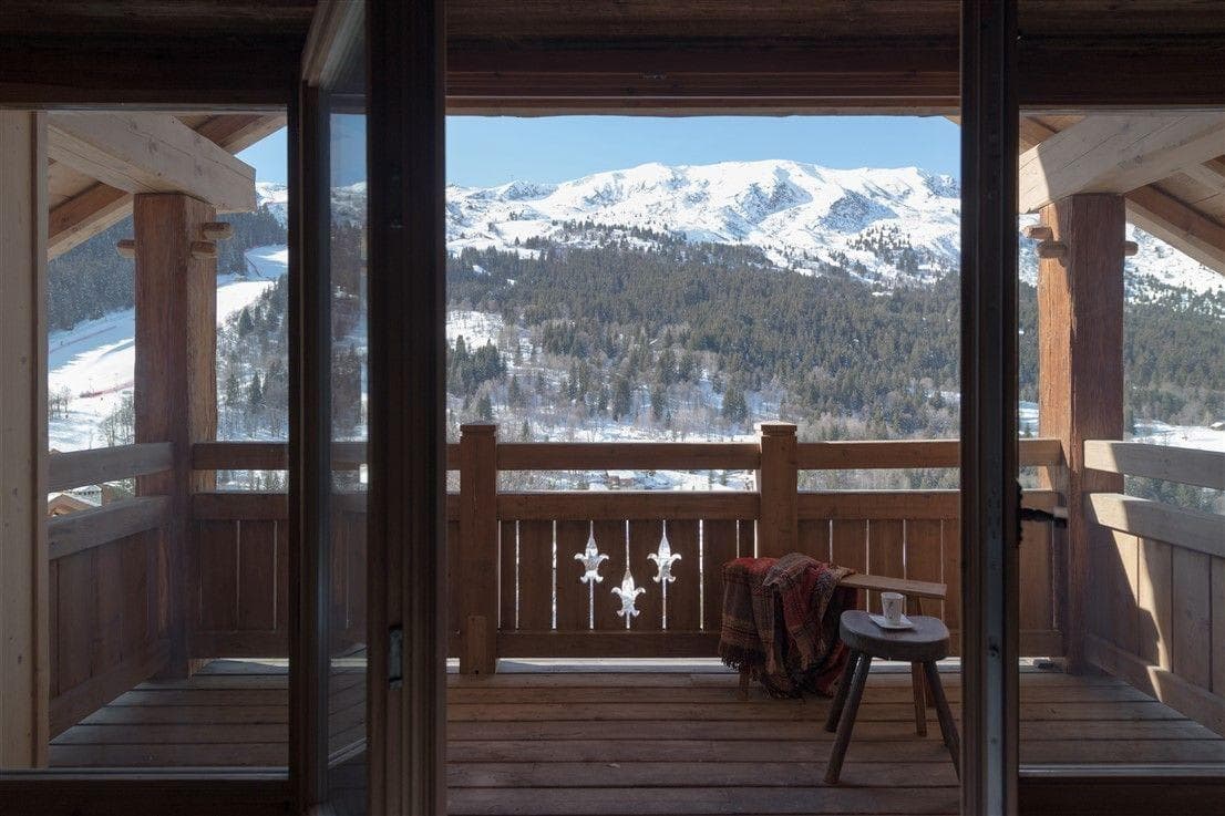 Timber balcony with unobstructed mountain and valley views