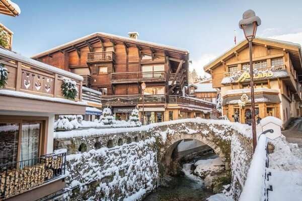 Alpine village surroundings with walking access to shops and restaurants