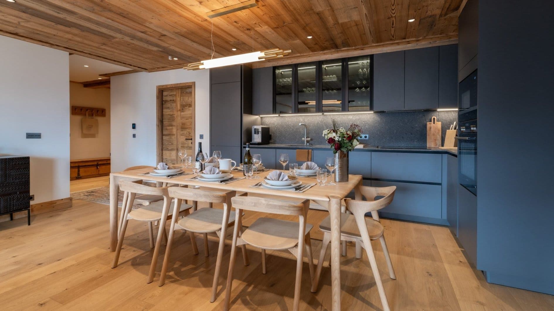 Dining area seats 6; kitchen with espresso machine and integrated appliances