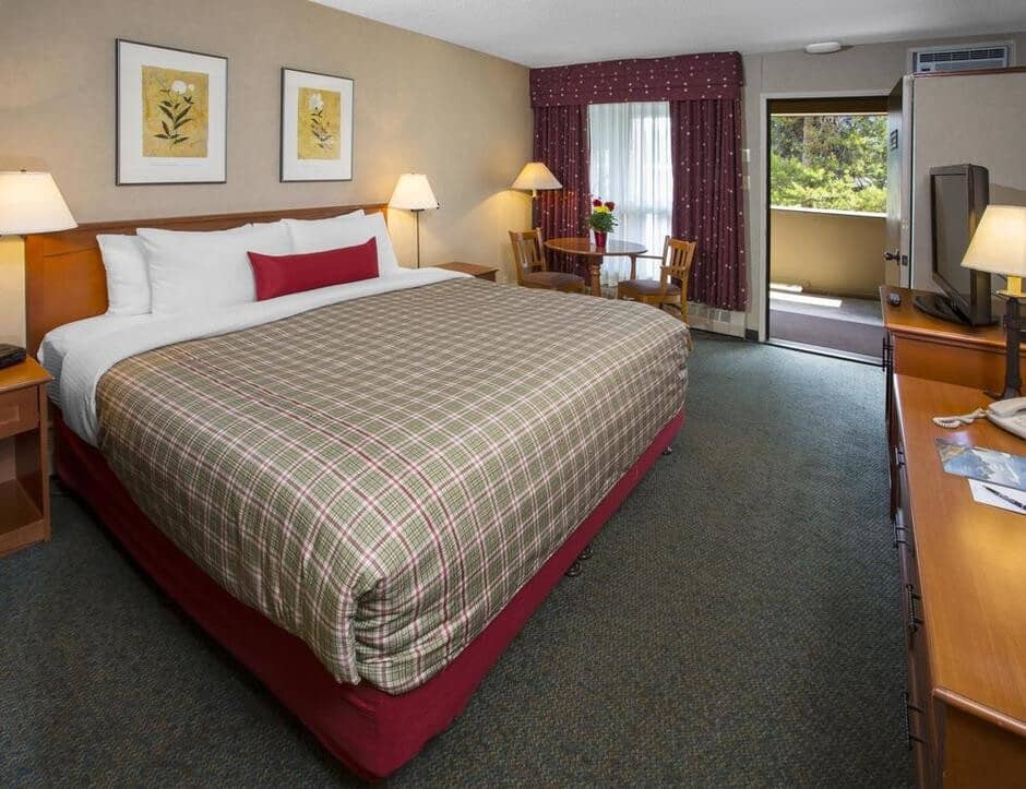 Guest suite with king bed and private walk-out balcony