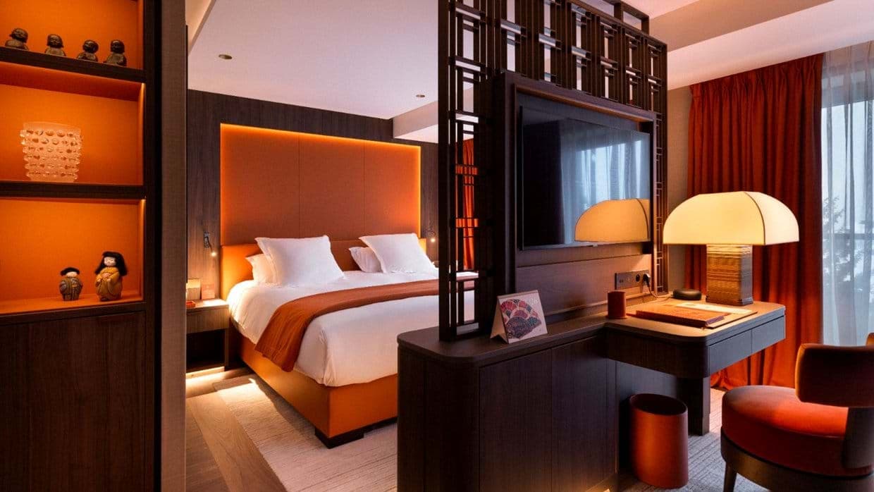 King bedroom with integrated workspace divider and flat-screen TV