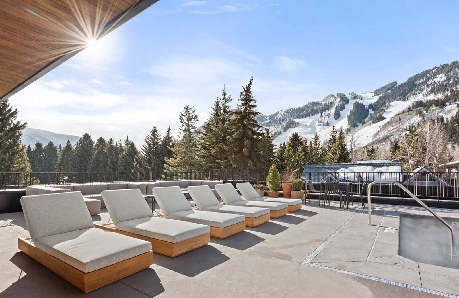 Rooftop terrace with 6 sun loungers and ski mountain views