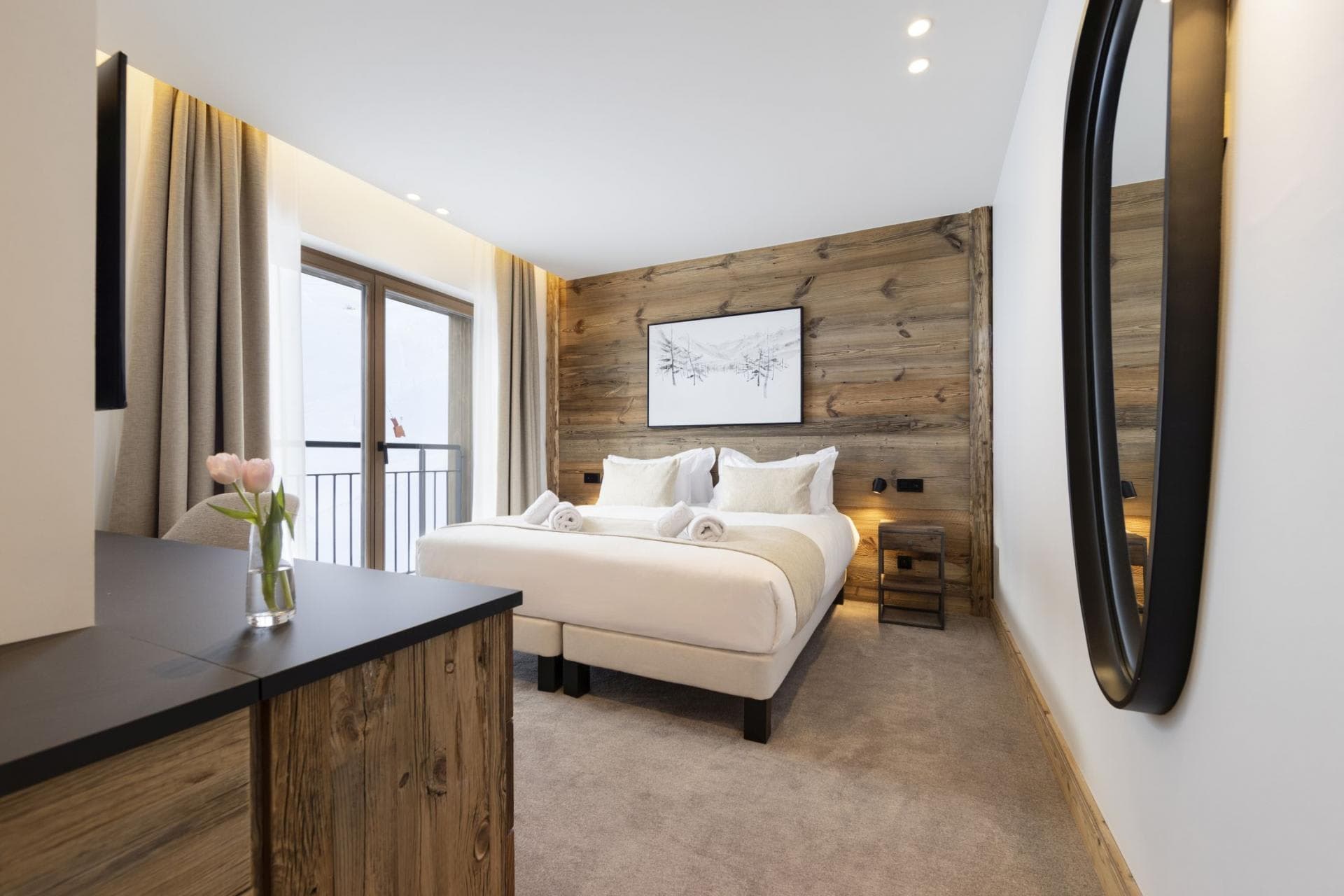 Guest bedroom with zip-and-link king bed and balcony access