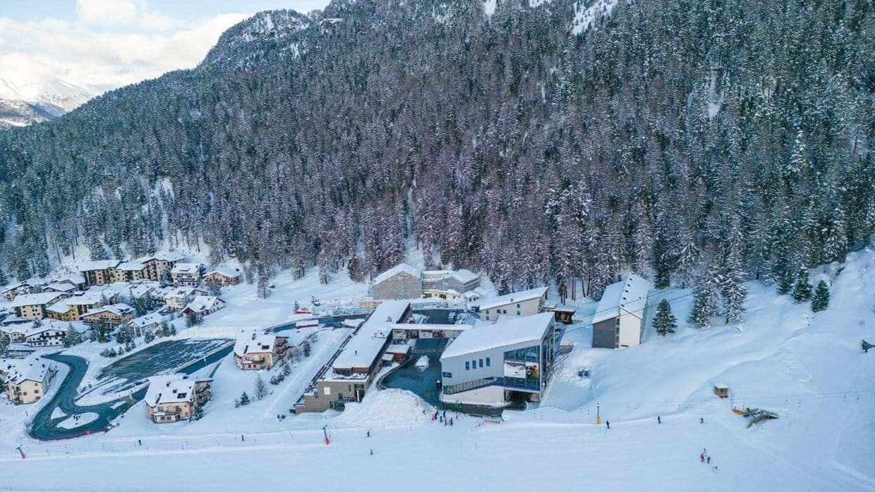 Luxury-Ski-Chalet-Via-dal-Corvatsch-Nira-Alpina-Oxford-Ski-Exterior 3.jpg