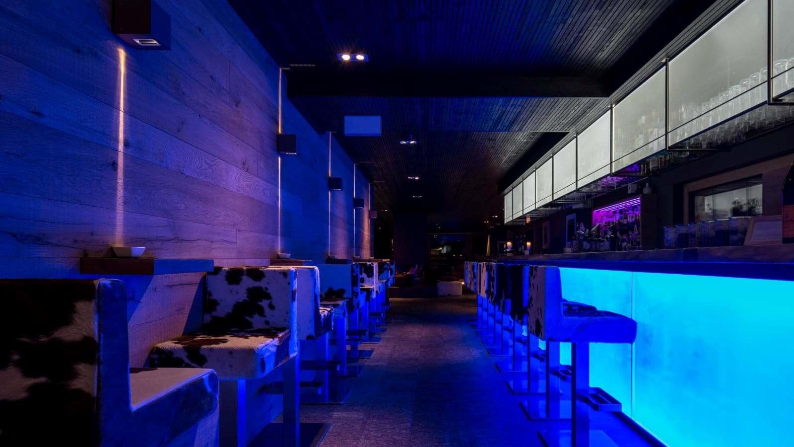 Luxury-Ski-Chalet-Via-dal-Corvatsch-Nira-Alpina-Oxford-Ski-Bar 2.jpg