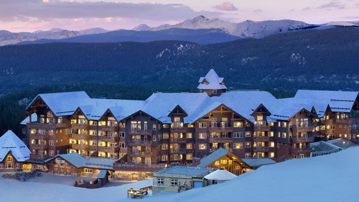 Ski-in/ski-out mountain resort with mountain range views and private balconies