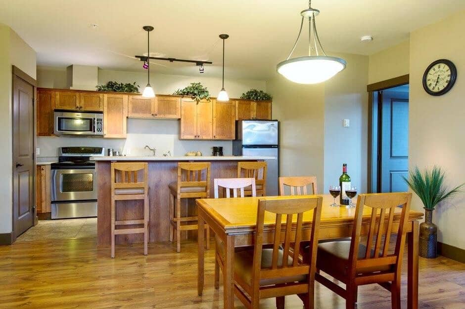 Open-plan dining area and kitchen with breakfast bar seating for 3