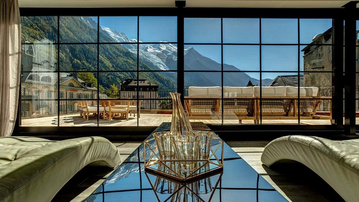Lounge area with mountain views and access to furnished outdoor terrace