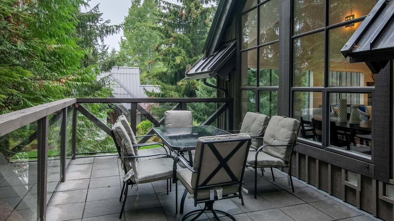 Private deck with dining table for 4 and wooded view