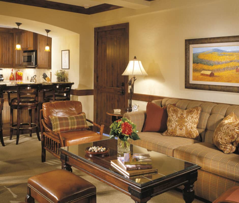 Open living area with bar seating for 4 and kitchenette access