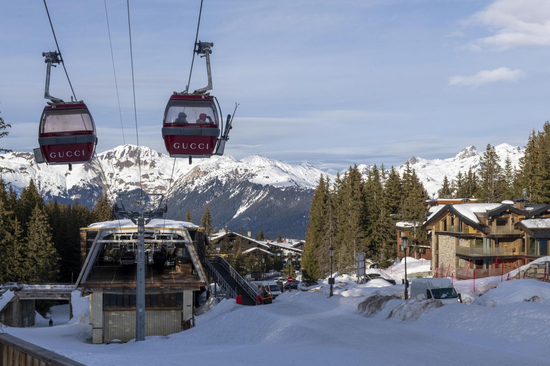 Ski-in, ski-out access with gondola station and lift located steps away